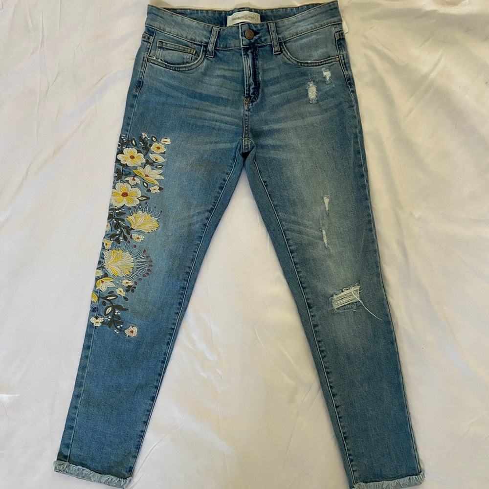 Size 2 jeans with flower embroidering.